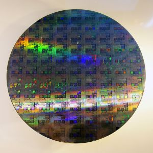 Silicon wafer (Peellden).jpg
